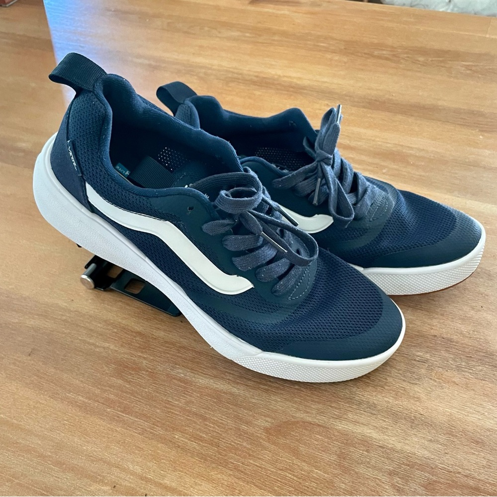 Vans Ultrarange athletic shoes